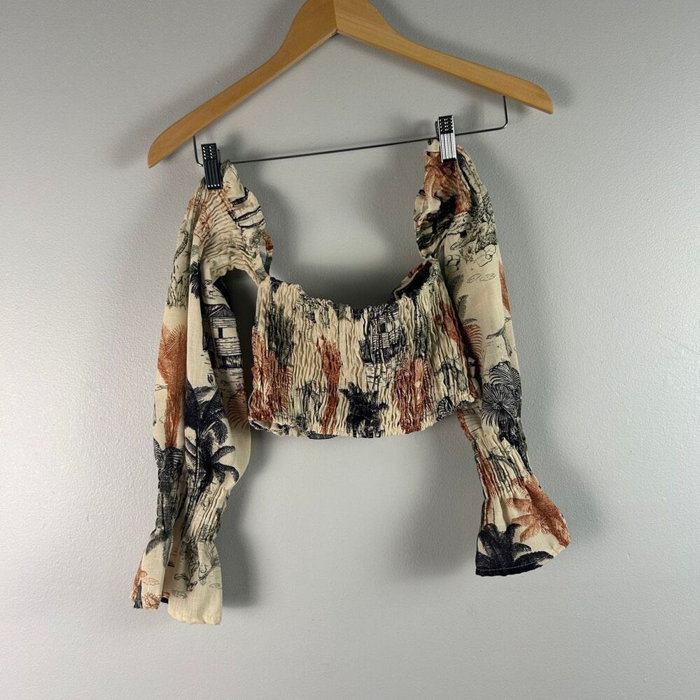 Off-Shoulder Floral Crop Top in Muted Palm Print Shorts Set - Picture 5 of 8